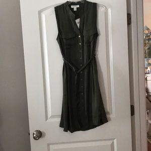 Sleeveless maternity dress